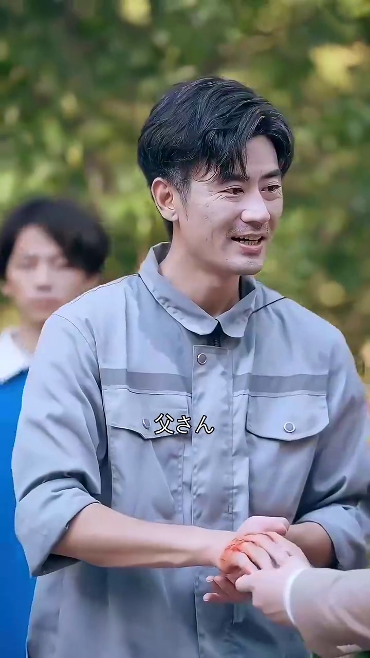 世界一の大富豪の俺、会社で清掃員写真