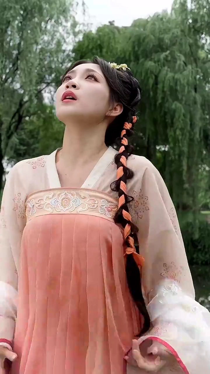 縁引きの刺繍球写真