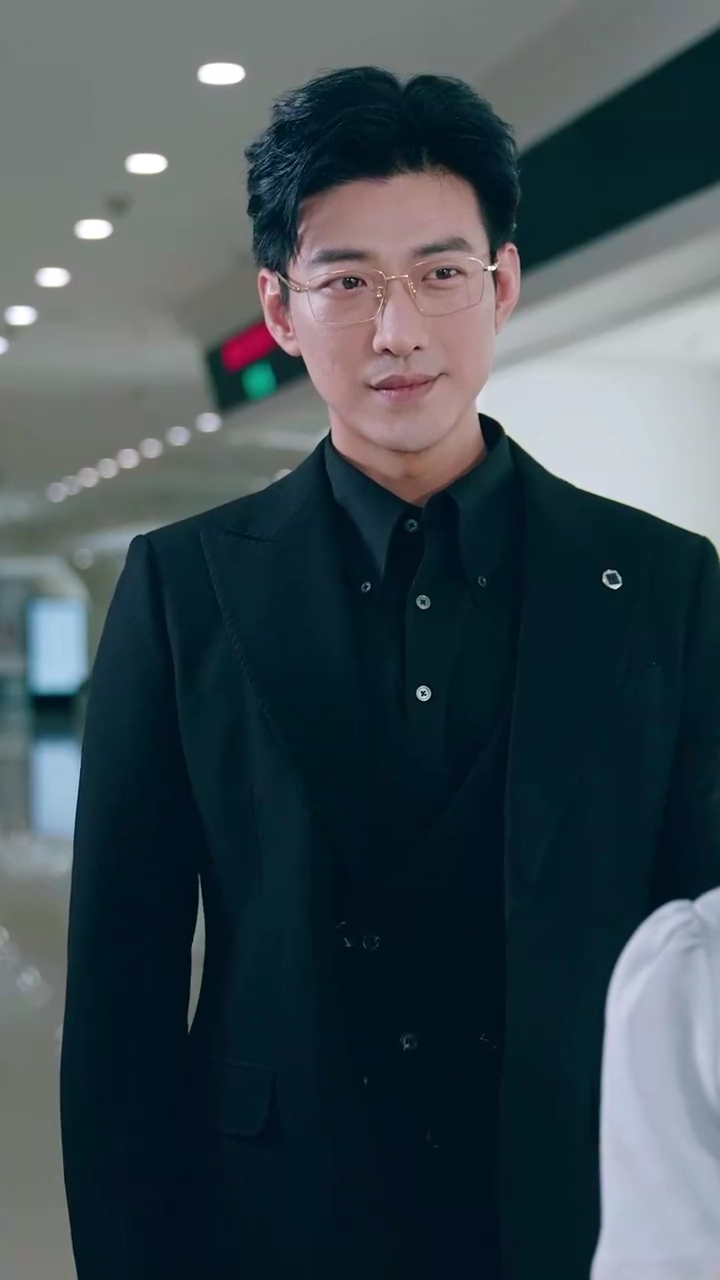 社長の清掃員妻写真