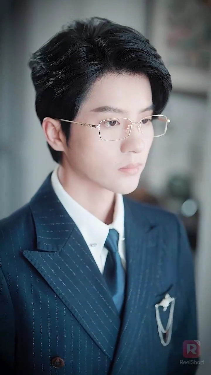 やり過ぎ！名門御曹司をヒモに？！写真