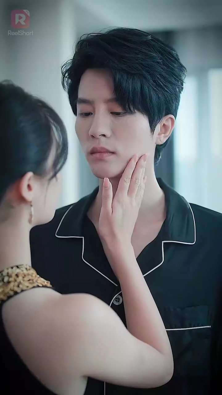 やり過ぎ！名門御曹司をヒモに？！写真