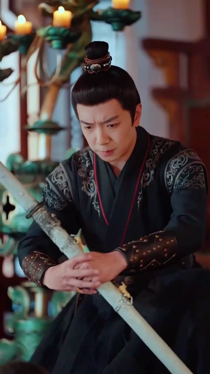 美しき者による玉座争い写真