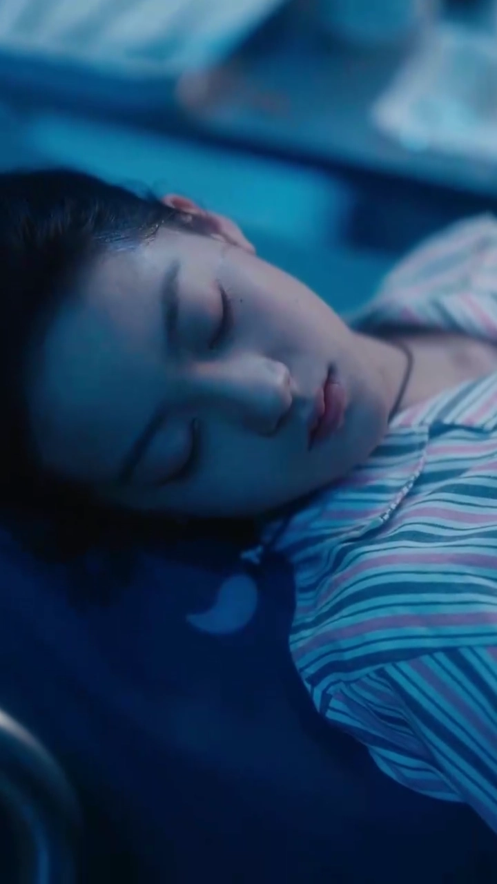 冷たい王のもとに、孤注一擲の娘写真