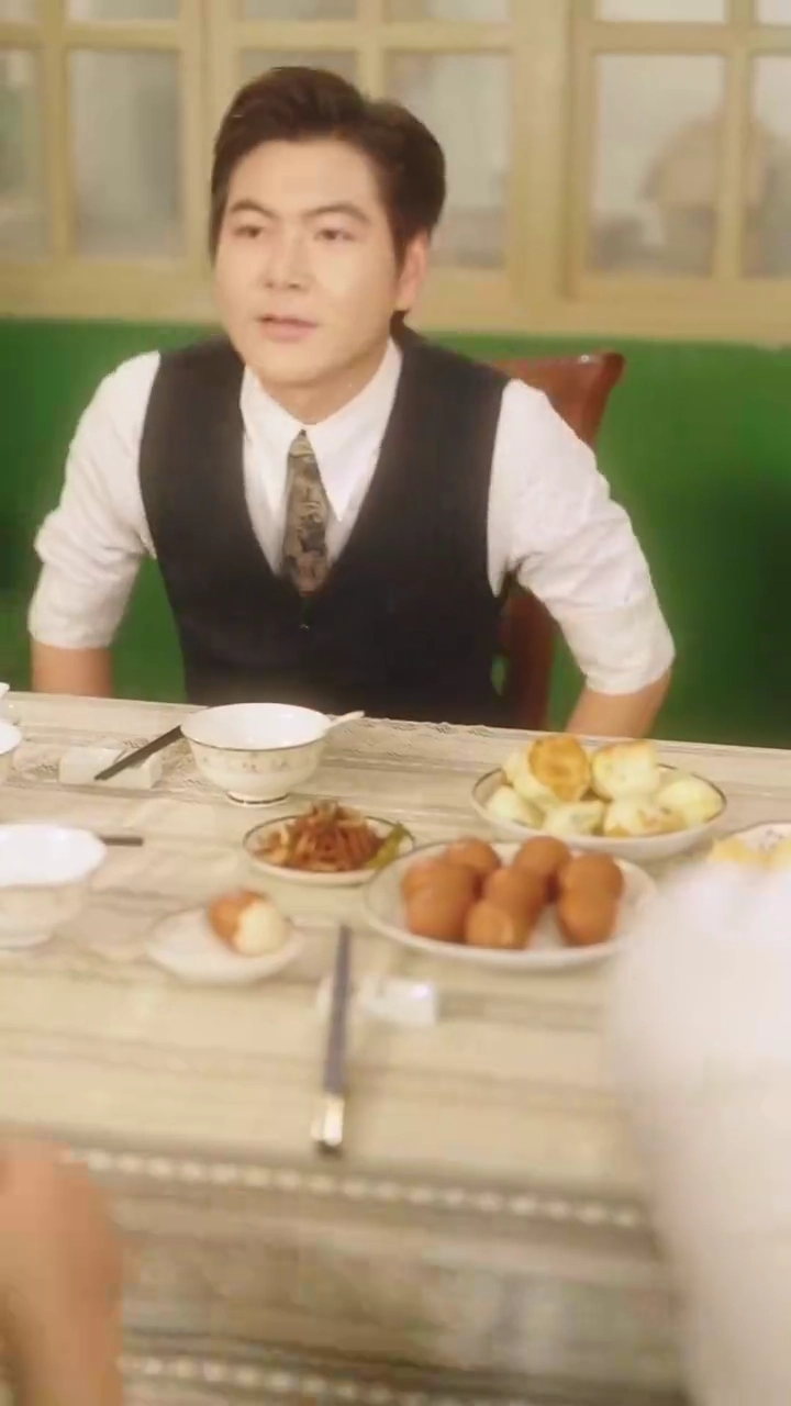 [Versi suara dubbing] Dari Penjual ke Raja Bisnis: Janji yang Dibrokolkanfoto