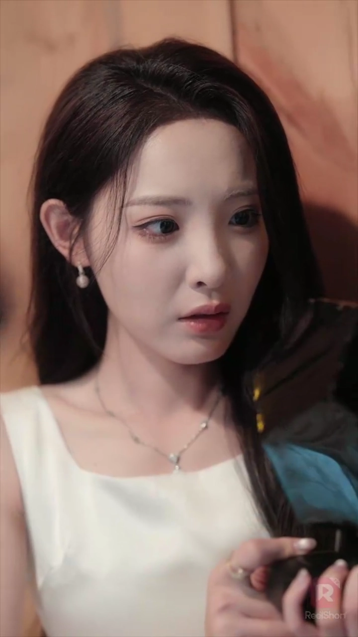 Dia Lebih Dulu Mencintai Adiknyafoto