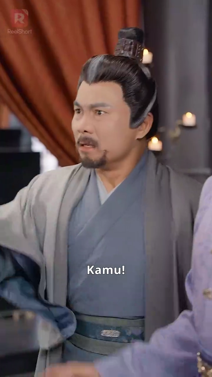 [Versi Dub] Aku Memberikan Istriku Senjata Berumbai Merahfoto