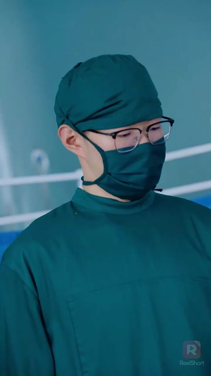 Istri Tiran yang Sombong yang Melarikan Dirifoto