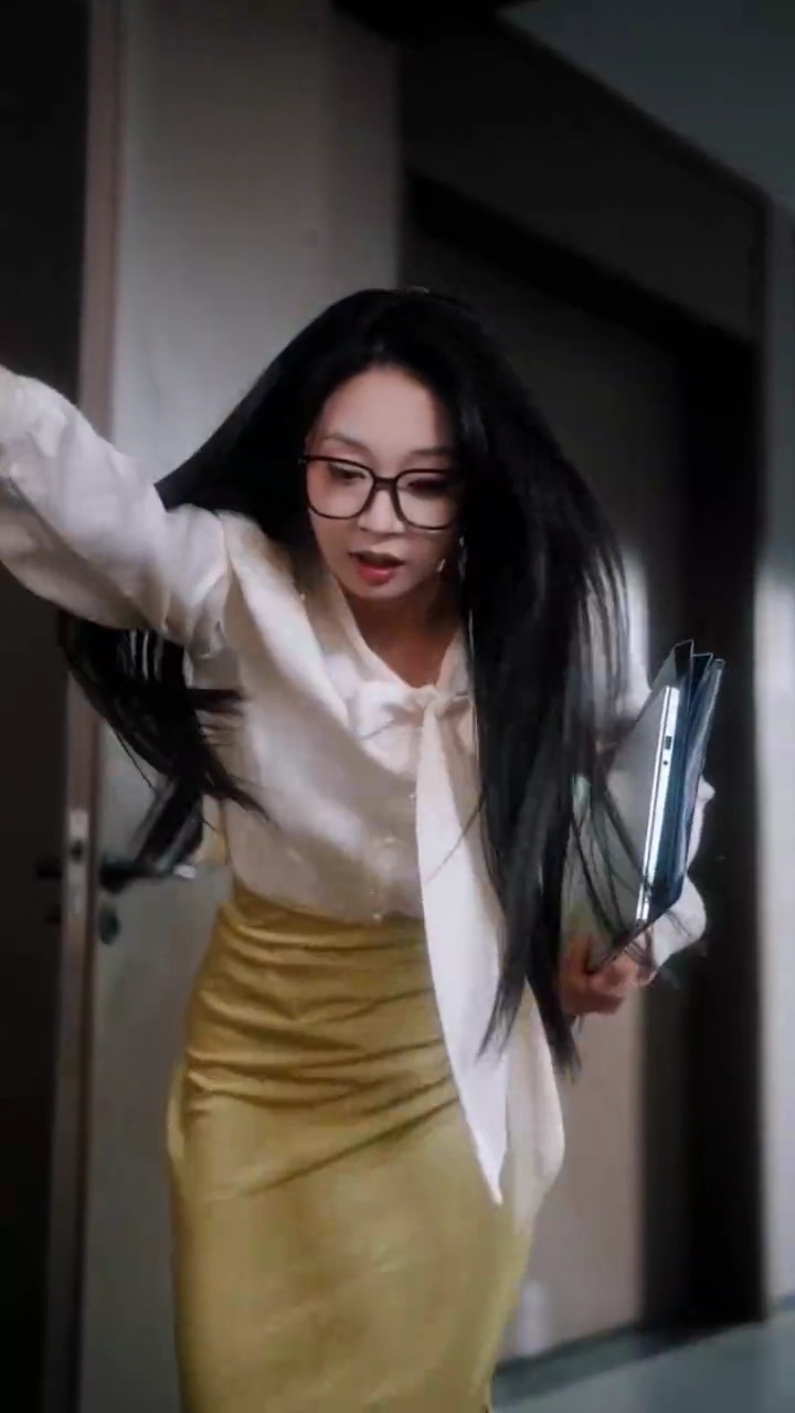 [Versi suara dubbing] Pasangan Cinta yang Jahatfoto