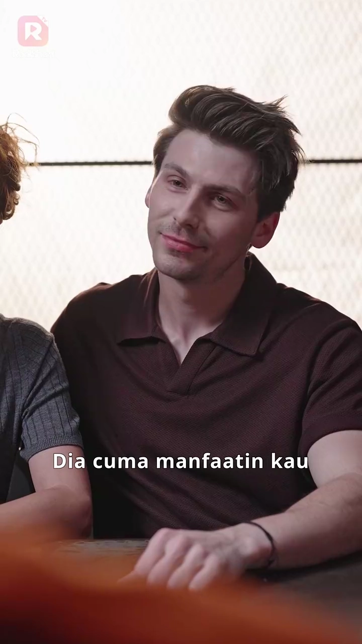 [Versi Dub] Rahasia Gelap si Pengasuhfoto