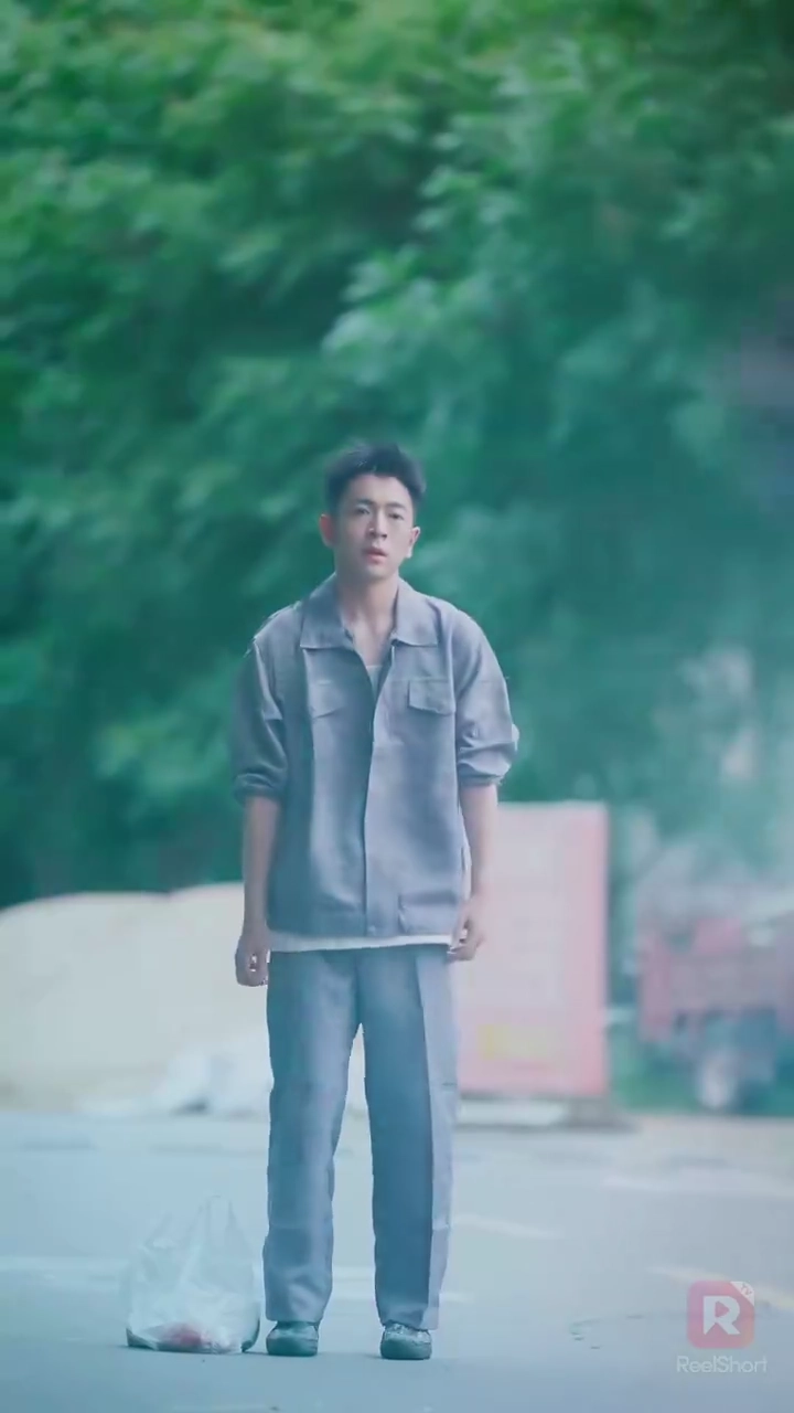 Istriku yang Pandai Menyamarfoto