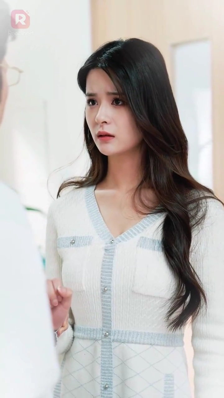 Istri Bertopengkufoto