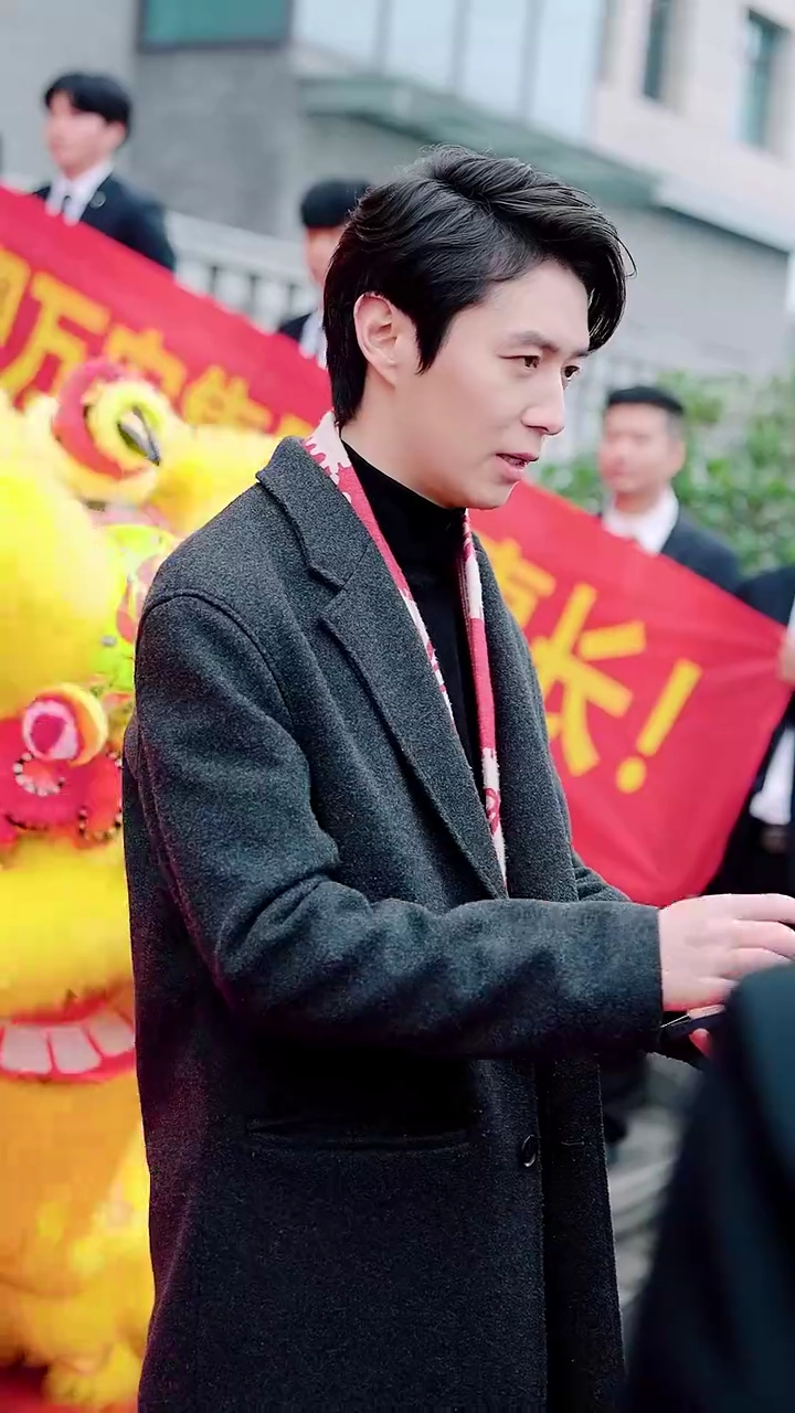 栄光の帰還：龍年の幸運写真