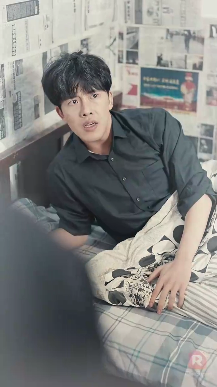 80年代に逆戻り、女神を奈落へ写真