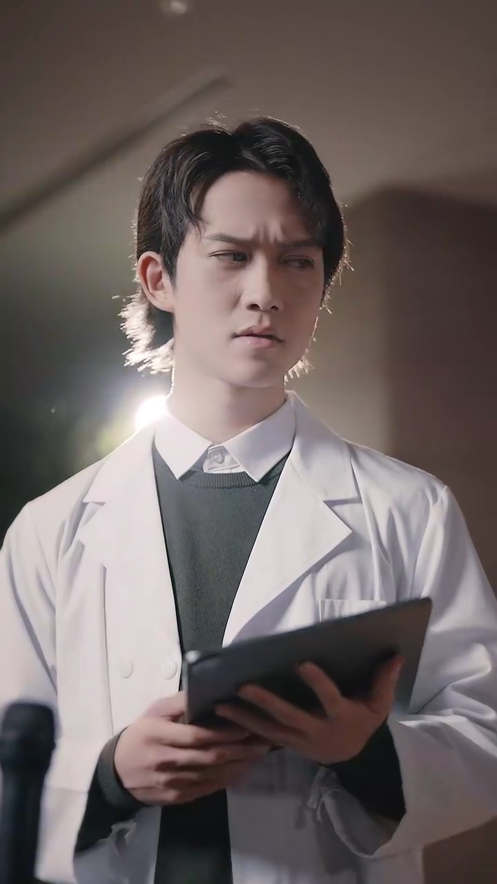 フラれた令嬢がお兄様に溺愛される写真