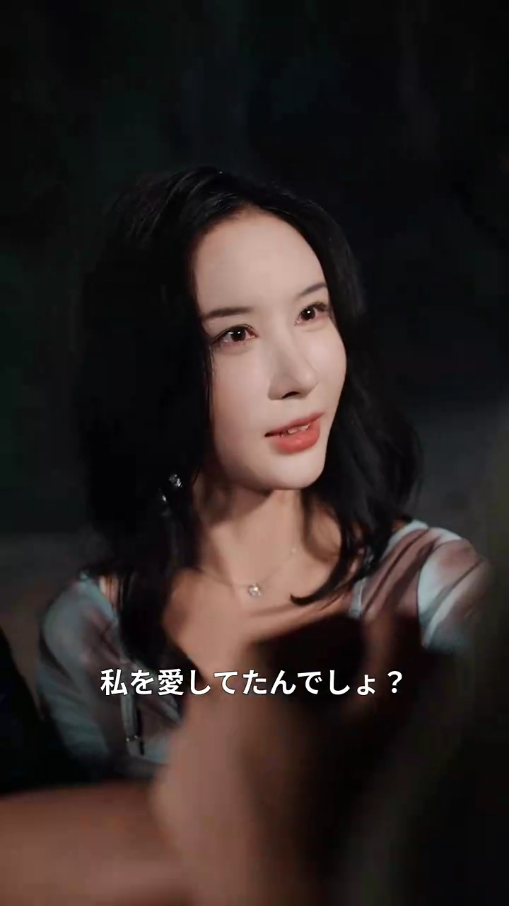 背中を押した手写真