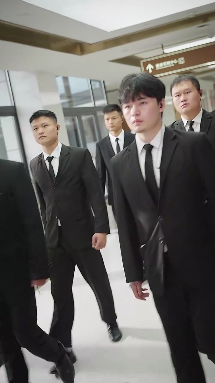 6年後の衝撃！秘密の息子と社長様の愛の絆写真