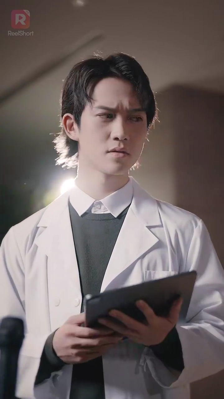 フラれた令嬢がお兄様に溺愛される写真