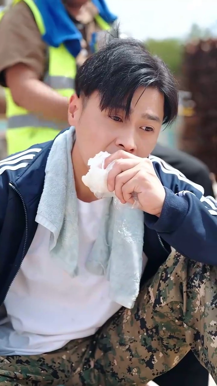 一夜の恋、五年の秘密写真