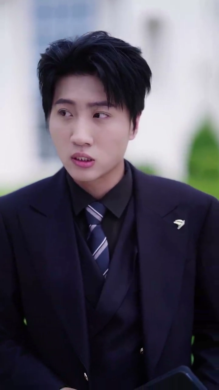 偽りの狂人と守る王子写真