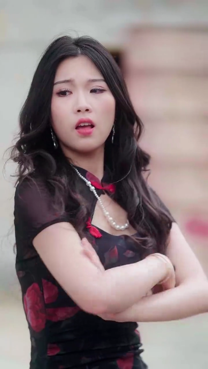 山村の首席学者と富豪の令嬢写真