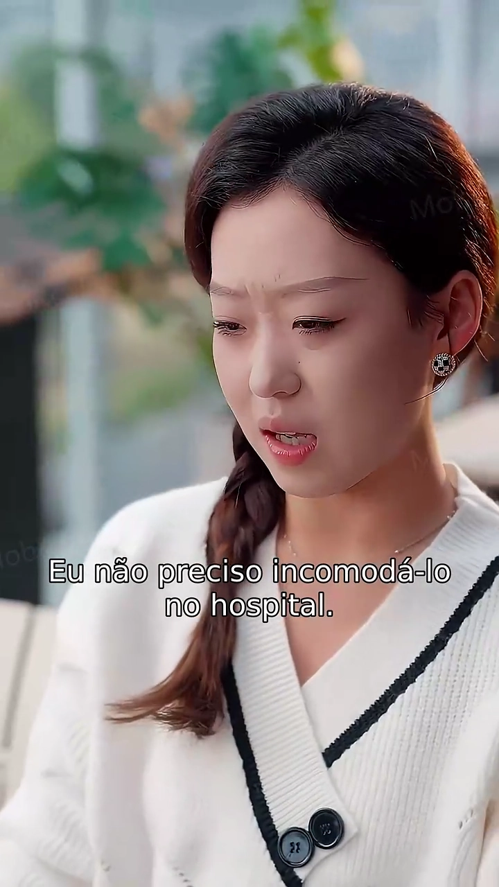 Sob a Máscara da Esposa IndesejadaFoto