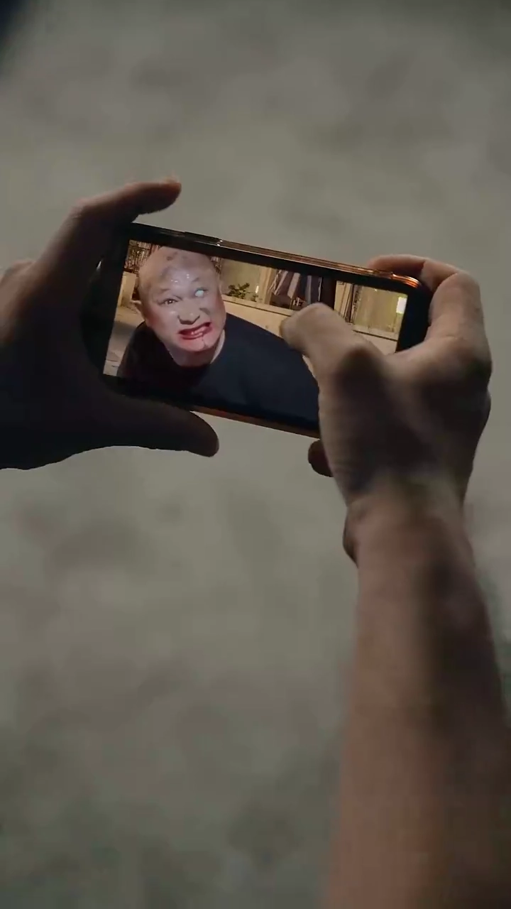 Rebirth: 黙示録を逆戻りさせる写真