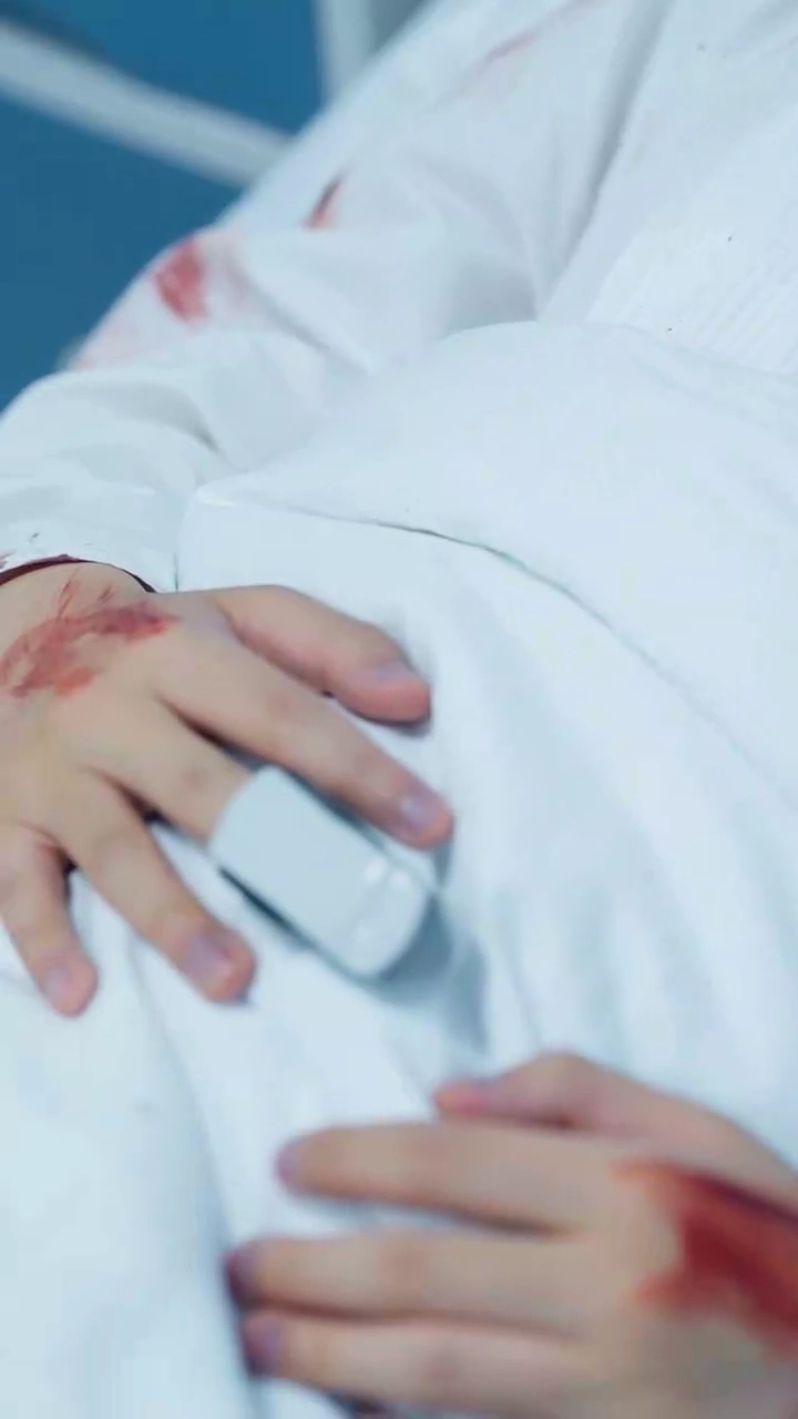 絡み合う愛と憎しみ写真