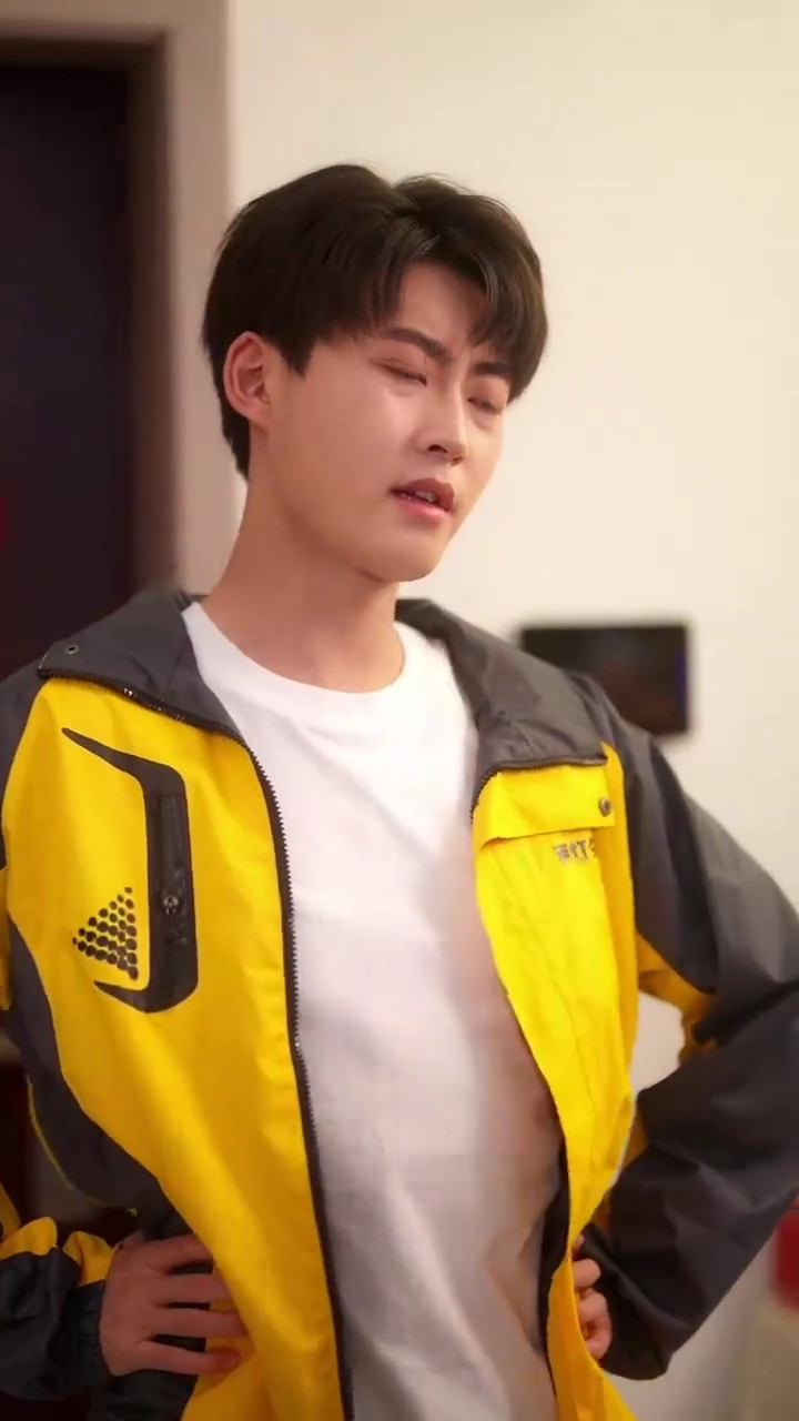 先祖が戻って彼を救う写真