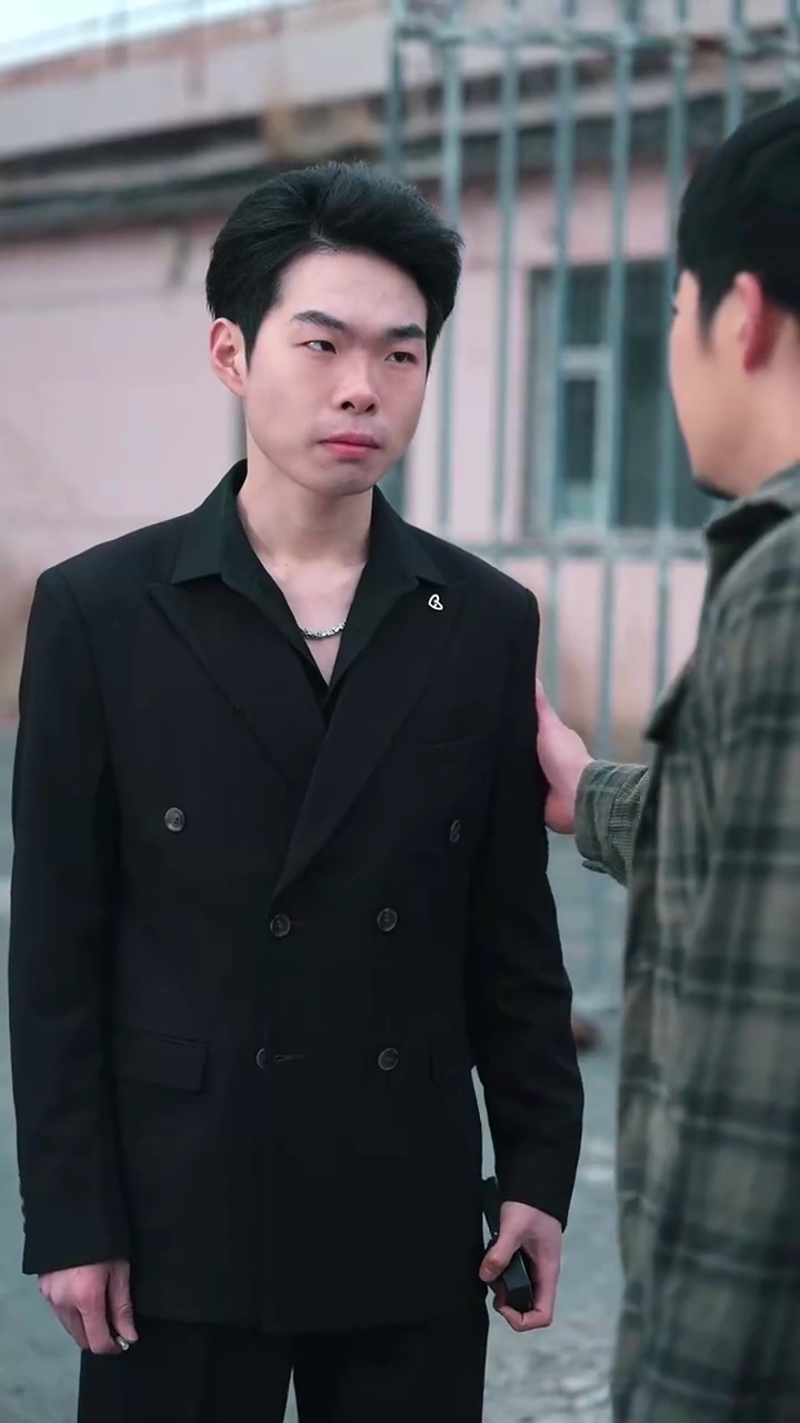 グラフにおける父性の愛の再来写真