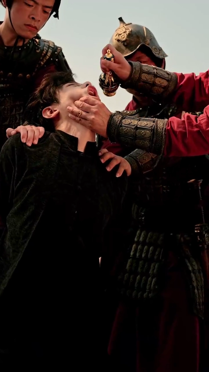 不死鳥の王女と運命の救世主写真