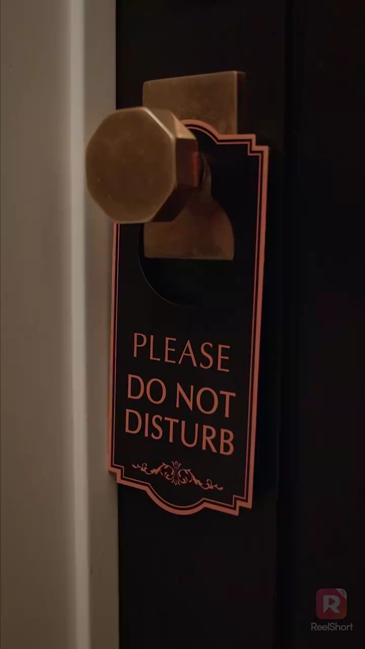 [吹き替え] 富豪と偽りの花嫁〜命懸けの賭け写真