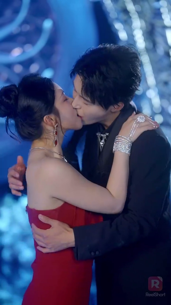 結婚式で裏切られた私は、 転生して復讐する写真