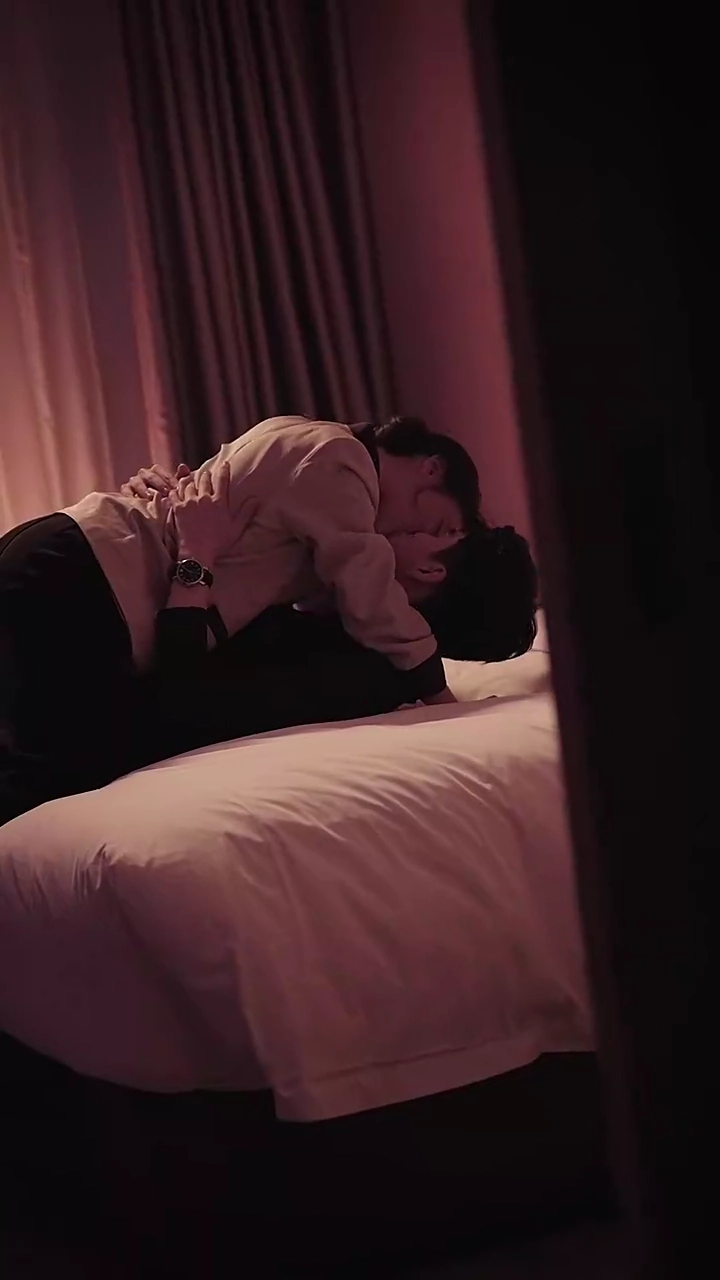 6年後の衝撃！秘密の息子と社長様の愛の絆写真