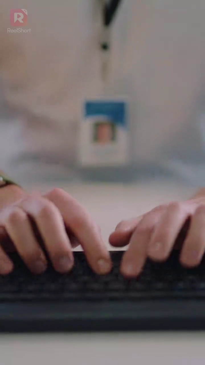 [吹き替え] クビになった後、 敵社で逆襲を誓う写真