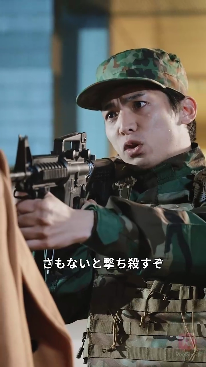 銃と金とクリスマス写真