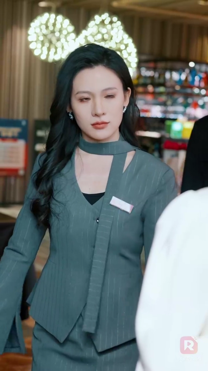 皆が媚びる女を、 私が終わらせる写真