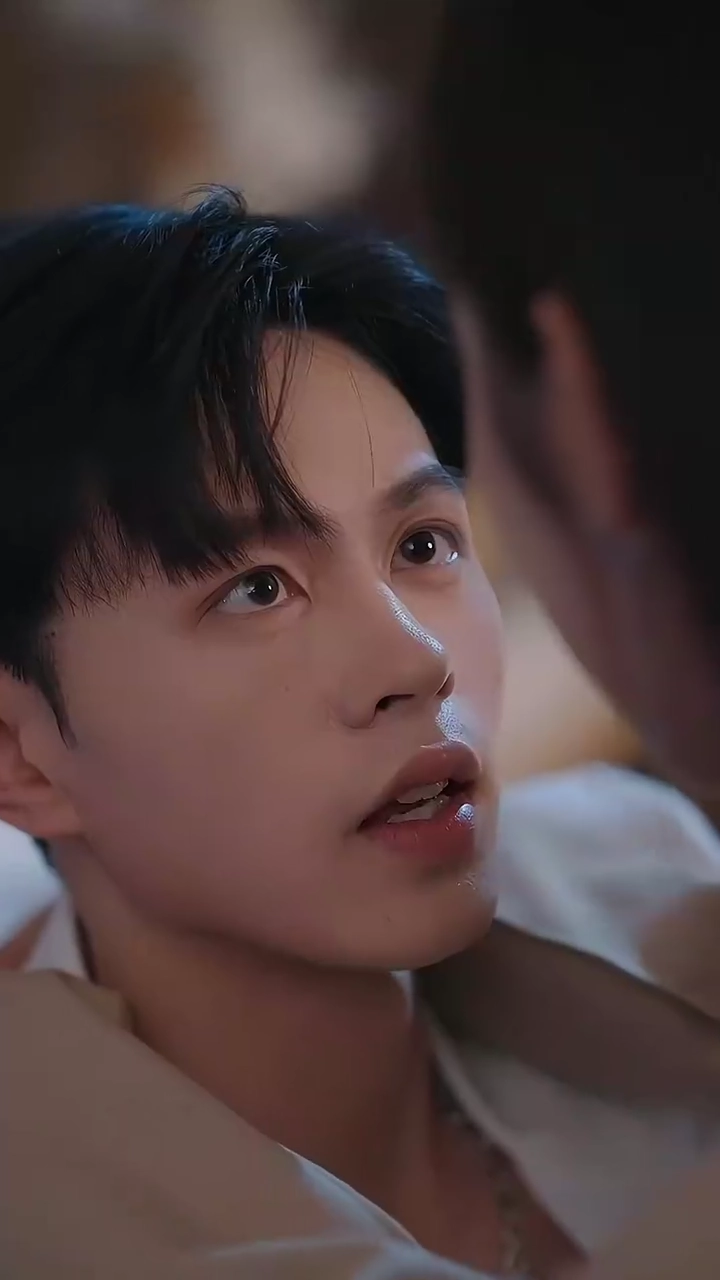 My Fake Intern Is A TycoonPhoto