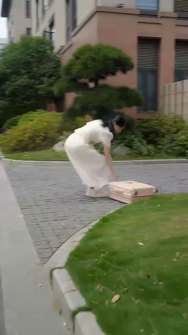 I Save You, You Leave MePhoto