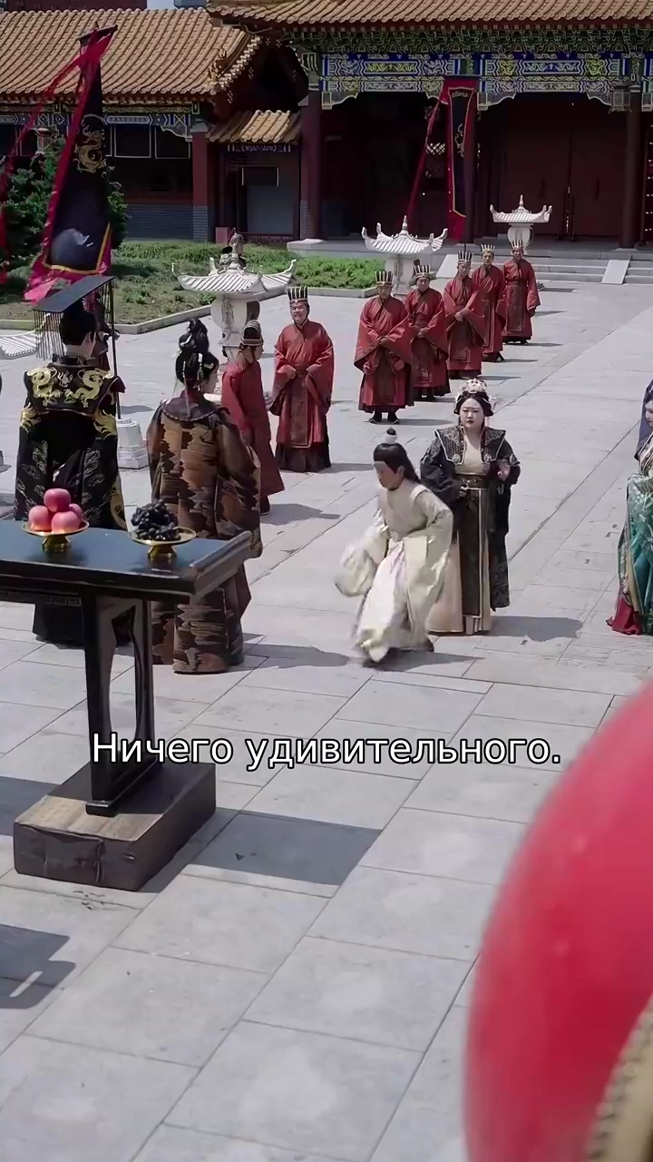 С пухлой королевой не шутятфото