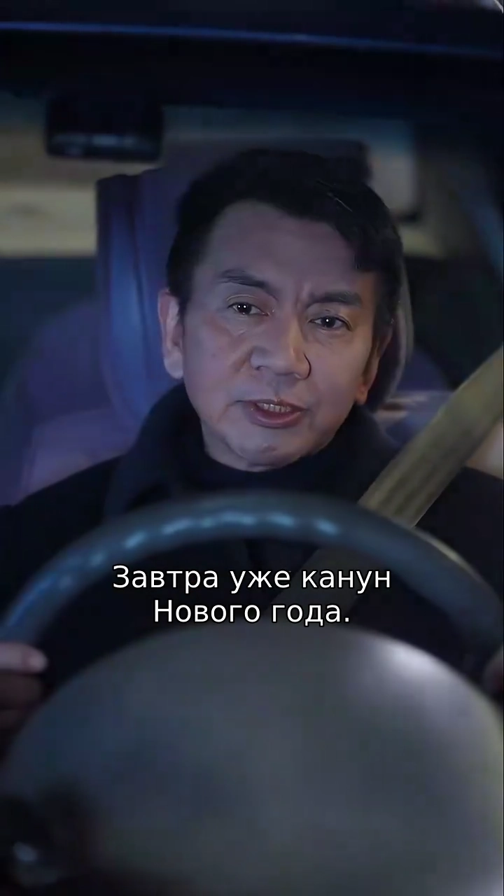 Опрокинутый стол гневафото