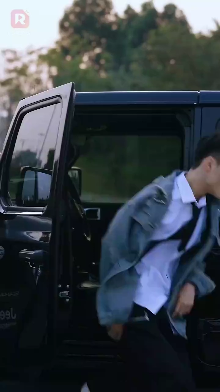 お忙しい社長の奥さん写真