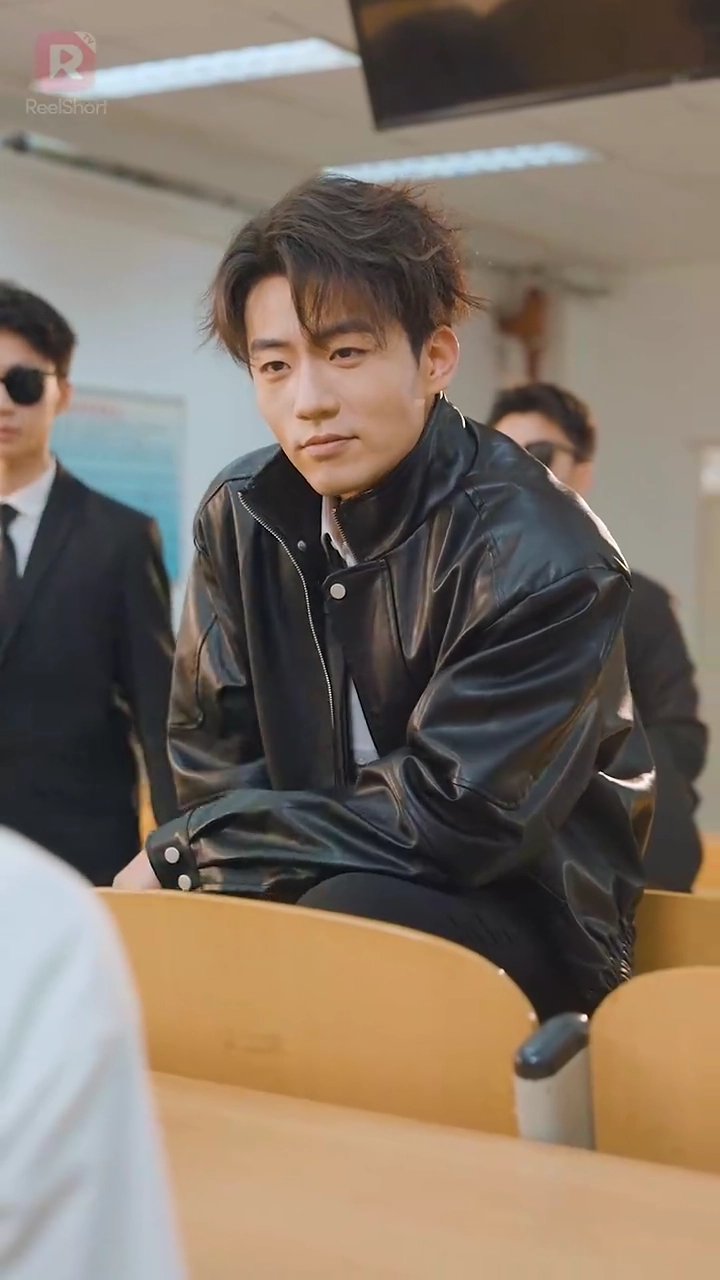 Liée au père milliardaire de mon enfantPhoto