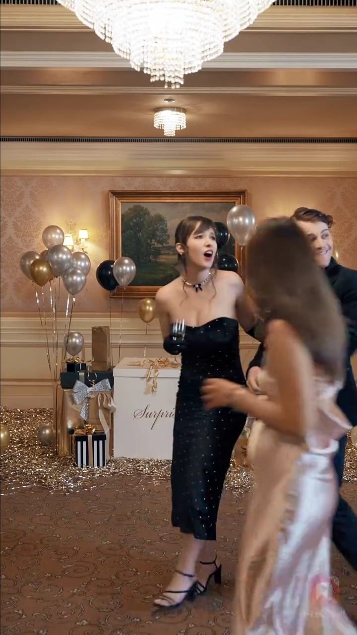 Le Retour de l'Héritière : Défense et Amour du PatronPhoto