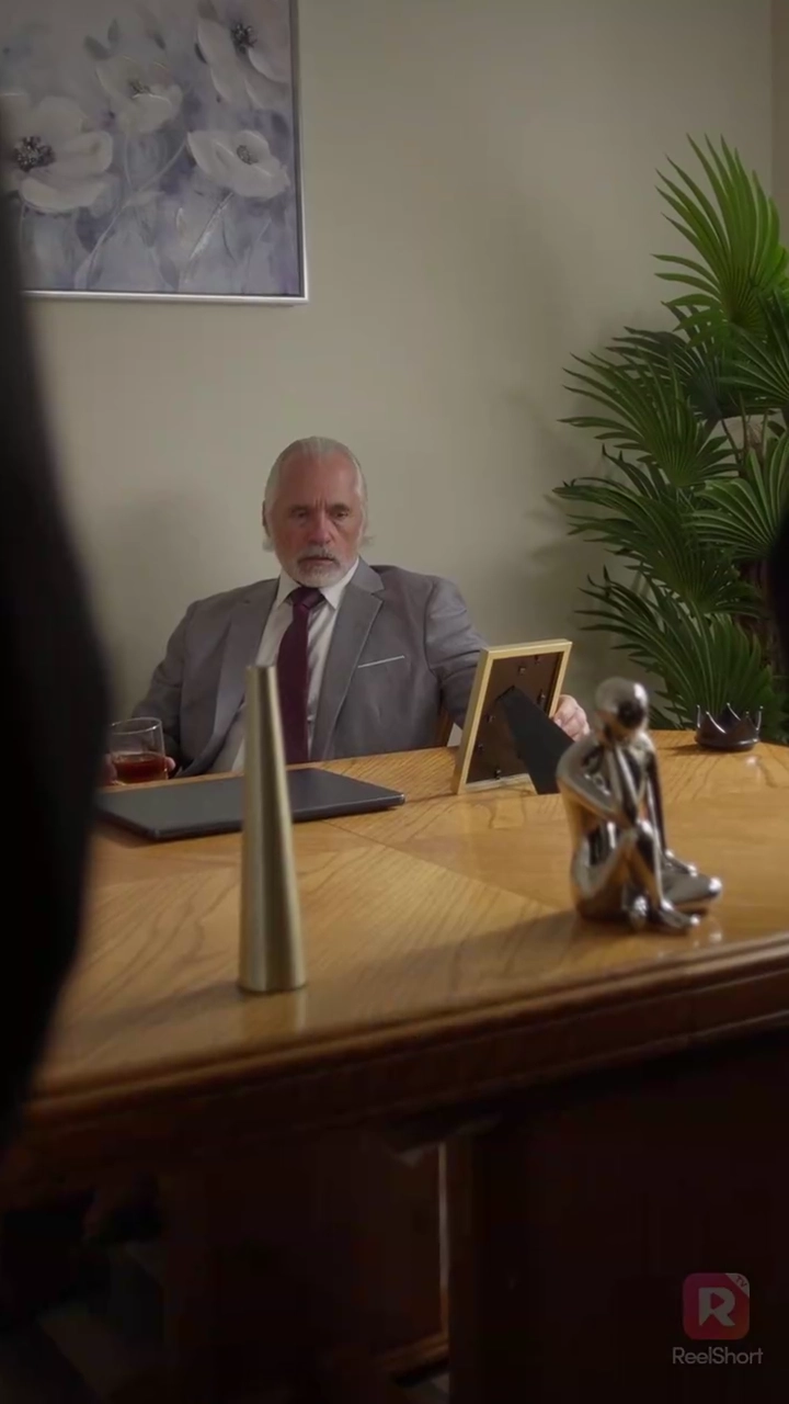 Touchez Pas à la Princesse du Lycée Privé d'ÉlitePhoto