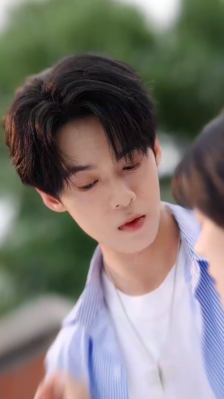 เมฆฝนในดวงตาของเขารูปภาพ