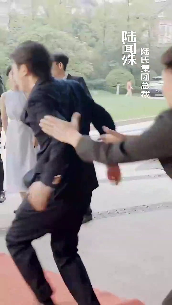 The Runaway Groom & MePhoto