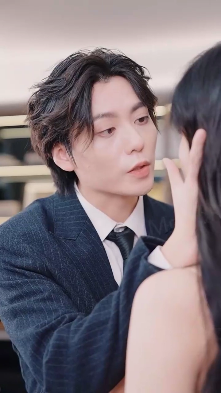 Reborn: Secrets of My WifePhoto