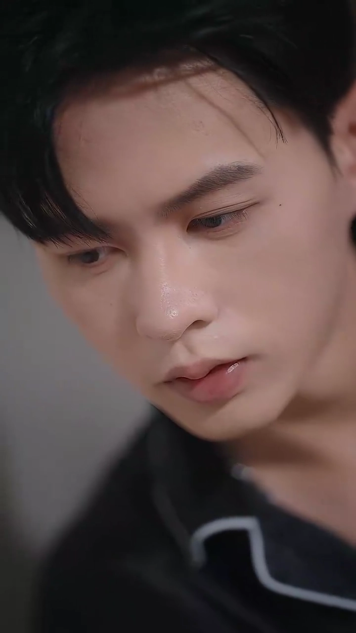 My Fake Intern Is A TycoonPhoto