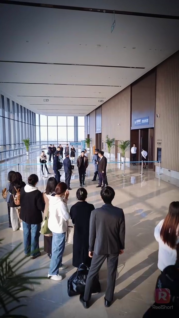 最強兵士、女社長の ボディガードになる写真