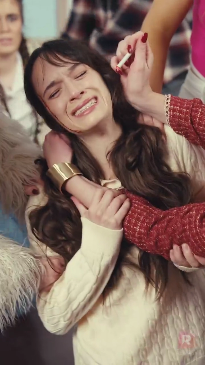 邪魔だ！転生したマフィアの女王写真